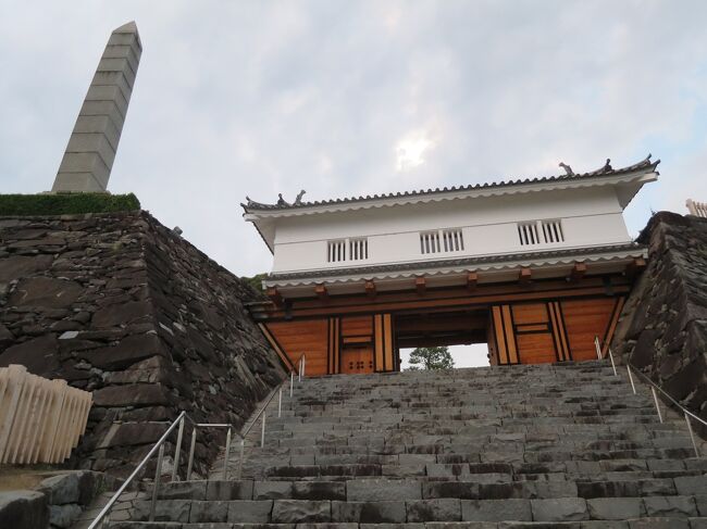 ウィスキー収集に励んでいる日々。<br /><br />山崎蒸留所に続き、山梨県北杜市にあるのサントリー白州蒸溜所見学に行って来ました。<br /><br />仕事の関係で予約が取れたのは、月曜日のツアー。<br />早めに仕事を切り上げ、前日に甲府の街へ。<br /><br />甲府の駅前広場では、ワイン祭りが開催されていました。<br /><br />山梨県は、酒飲みとって天国の県のひとつかもしれないね。<br /><br /><br />こちらもご覧いただければ幸いです。<br /><br />工場見学サントリー白州蒸留所 その2/開園までぶらぶら<br />http://4travel.jp/travelogue/11273931<br /><br />工場見学サントリー白州蒸留所その3/ウィスキー博物館<br />http://4travel.jp/travelogue/11273960<br /><br /><br /><br /><br />