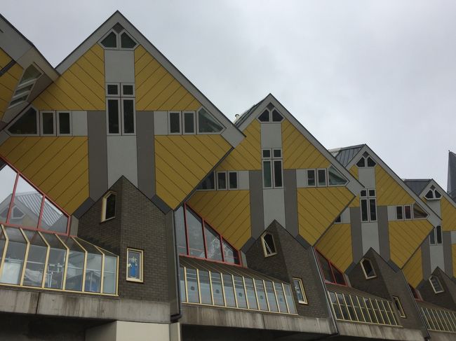 ベルギー・ブリュッセルからオランダ・ロッテルダムに<br />やって来ました。<br />ロッテルダムはオランダの観光する拠点として最適。<br />思いの他都会でユニークな建物ばかり。<br />どんな変わった建物があるでしょうか？<br />探訪しましょう