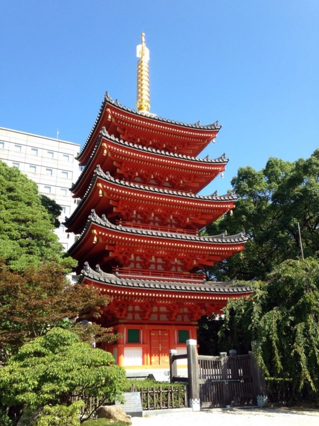 何度か訪れている博多ですが今回は祇園に泊まったので博多駅と祇園の周辺を歩いてみました。<br />表紙写真は東長寺の五重塔です。