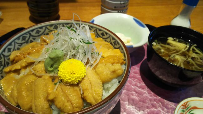 先週食べたうに丼のおいしさにメロメロで，期間が終わっちゃう前に再び食べに来てしまいました(´-ω-`;)ゞﾎﾟﾘﾎﾟﾘ <br />今回は「志のや」さんでいただきました。