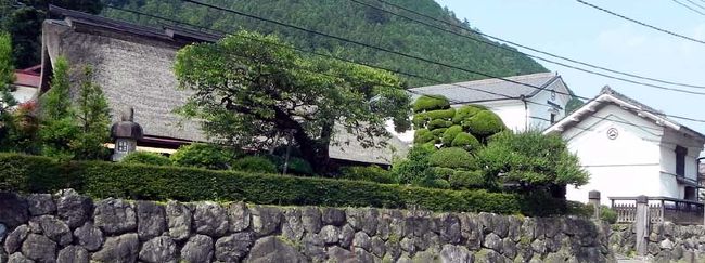 もう一年半前になっちゃいましたが、超ー久しぶりに奥多摩へ行きました。「東京」というと銀座や新宿など都心部に目が行きがちですが、自然もたっぷりある「ここも東京？！」を子供たちに見せました。<br />そして、これまた少なくなってきた、昭和の匂いを！<br />