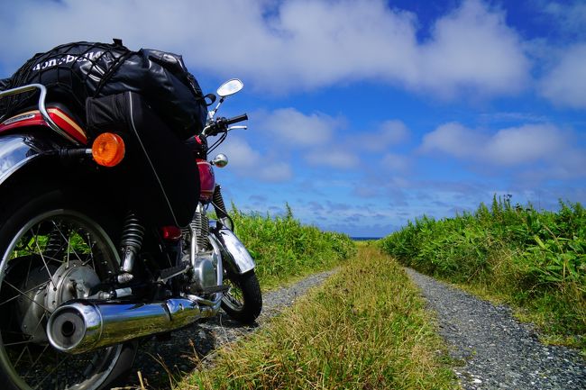 2017年夏，バイクで北海道を走ってきました！　昨年の［道東］に引き続き，今年は［道北］をぐるりとめぐりました。<br /><br />【７日目】<br />緑に包まれた宗谷丘陵から宗谷岬を経て南へ。天北線をはじめとした廃線跡をたどりながら，北オホーツクの道を走ってゆきます。名寄本線の興部(おこっぺ)駅跡には，人々の鉄路への愛着を示す気動車に出会うことができました。<br />