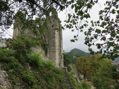 スイスのバーデンで崩れた古城の跡などを見る