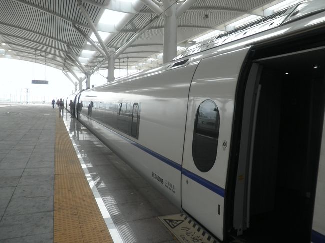 ANAで成田から大連へ、休む間もなく大連北駅から高速鉄道(中国新幹線)に乗り込みます。<br />この高速鉄道は幾つかの列車によって大幅に移動時間が異なります。<br />日本の様にひかり、こだまとか停車駅の数で分けて名前をつけてくれると有難いのですが、中国では全て列車番号になります。<br />幾つかのサイトにて日本語で紹介されているので助かります。<br />今回はギリギリでG49という列車番号に乗れました。<br /><br />※20200125写真を追加