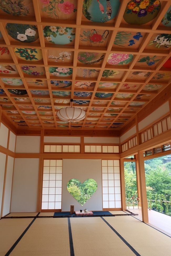 真夏の真っ盛りに蒸し暑さでは定評のある京都に旅行に行ってきました。清涼感のあるところ＆可愛いところを求めて散策しました。2日目は宇治市に移動。今回の旅行のメインの目的である、正寿院へ。<br /><br />8月22日　午前中嵐山散策・午後からは寺社巡り<br />8月23日　宇治市散策
