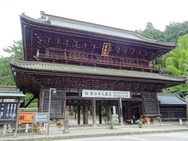 所用があり身延に行くことになりました。<br />午前中で所用が終わり、せっかくなので身延山久遠寺に行ってみることにしました。ちょうどお昼時だったので、玉川楼でうなぎをいただきました。久遠寺は思ったていたより広くて立派。今度はしだれ桜の時期にお伺いしたいと思いました。<br />さすがに日帰りは厳しいので、甲府に宿をとり、兄弟姉妹で宴会を。<br />とても楽しい週末でした。<br /><br />兄弟姉妹仲良しっていいですよね♪