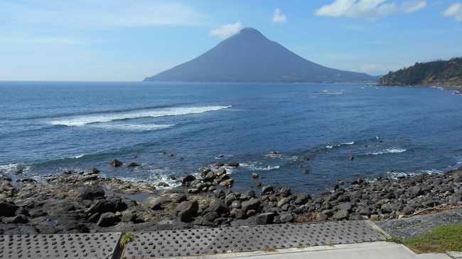 九州復興割りを利用しSUNQパスでぐるっと鹿児島、宮崎、熊本、長崎、福岡、大分を回って来ました。一日目は鹿児島空港から枕崎を目指し開聞岳などを巡りシロクマを食べて宮崎泊、二日目は飫肥城跡を見て高千穂峡から熊本泊、三日目は長崎、門司、下関を巡り大分泊、最終日は別府地獄めぐりをしてから大分空港から帰ります。移動がメインであまりじっくり観光できませんでしたが、一万円で三日間高速バス含む路線バス乗り放題のSUNQパスでの欲張り旅行記です。とにかく時間が足りなかった・・・<br /><br />一日目 伊丹空港ー鹿児島空港ー枕崎―指宿ー天文館―宮崎<br />二日目 宮崎―飫肥ー延岡ー高千穂ー日奈久温泉<br /><br />熊本・長崎・福岡・大分編 http://4travel.jp/travelogue/11276310<br />