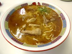 １０．初夏の北海道 旭川２泊　旭川ラーメン 蜂屋（はちや）五条創業店 の昼食