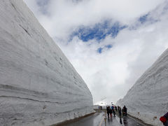 立山連峰　雪の大谷