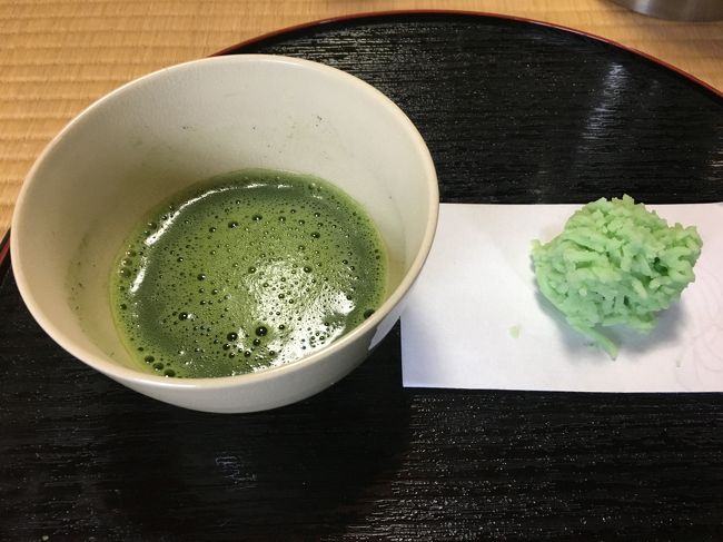 堺の代表的な観光スポットといえば、<br />仁徳天皇陵をはじめとする古墳群と、<br />堺で生まれた茶人の千利休をめぐる「茶の湯」の世界ではないでしょうか?<br /><br />堺までは、新大阪からなら地下鉄御堂筋線でなんば駅経由で南海高野線の堺東駅まで40分くらいです。梅田からなら30分です。<br /><br />堺にある南宗寺でのお茶会に行きました。ついでに、前泊して堺の観光スポットをまわりました。