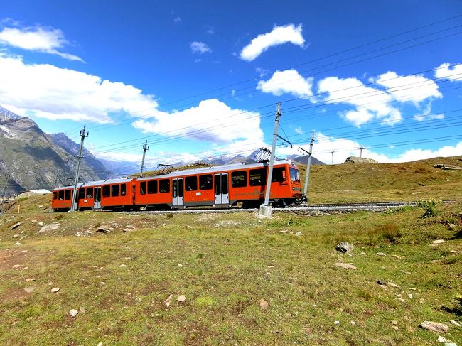 Zermattからゴルナ―グラート鉄道を利用して<br />Gornergrat～Riffelberg迄ハイキングをしてきました。<br /><br />前日までの悪天候から一転、空は晴れ渡りマッターホルンも一望<br />素晴らしい行楽となりました。<br />