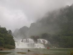 東洋のナイアガラ、中越国境の絶景バンゾック滝 Thác Bản Giốc, （中国名：徳天瀑布)）見物。滝のある、中越国境Cao Bang 省への道。。。