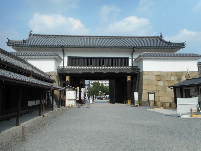 夏休みをしめくくる京都の旅も定番となりました。<br /><br />今年は、寺田屋からスタート<br /><br />偶然にもそこで「大政奉還１５０周年」を知ることとなる。<br /><br />そうか、１５０周年か。ならば二条城には行かねばなるまい。<br /><br />京都では初のバスツアーにも参加し、まだまだ知らない京都を発見する<br /><br />ことができたのも良かった。いい旅できた。<br /><br />