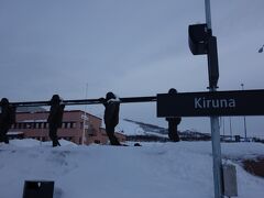 スエーデンのキールナにて。オーロラ　と　スキー。
