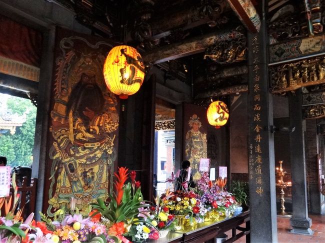毎年恒例・夫と行く年末年始の台湾旅行は11年目に突入。今年も2匹のニャンを預けて、台北を気ままにブラブラ。<br /><br />台北孔子廟をでてお隣の大龍同※保安宮へ。<br /><br />※正しくは山へんに同の文字<br />※表示できない環境文字は似た日本語(読)を充ててあります。<br />※敬称略<br /><br />