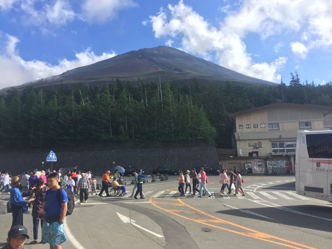 初の富士登山。<br />２泊３日の山小屋２泊のツアー。