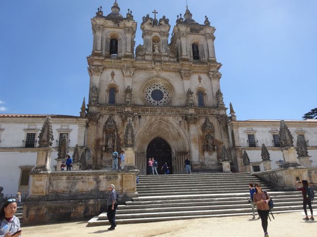GWでポルトガル、リスボンとスペイン、アンダルシアの旅。<br />今回も日程にゆとりなく、お金も余り掛けない旅行となりました。<br />ポルトガル2日目（5月1日）<br />現地バスツアーでオビドス、アルコバサ、ナザレ、バターリャ、ファティマを巡る旅です