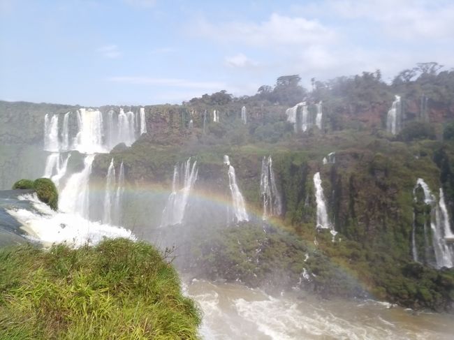 マチュピチュ登山での筋肉痛の体を引きずってアルゼンチンとブラジル両方からイグアスの滝を満喫