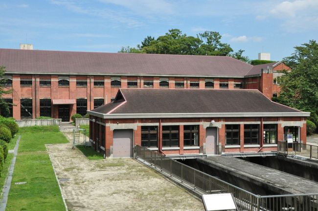 【旧三河島汚水処分場ポンプ場施設】<br />ポンプは、正式には(口へんに旧字の「即」)筒と表記される。<br />日本初の近代下水道処理施設として、国の重要文化財に指定され、きれいに整備保存されている。<br />日曜日にも関わらず、贅沢にも1組だけの見学で、案内も非常に詳しく丁寧であった。見学時間は、90分の予定が約2時間でした。<br />地味ではあるが、下水道施設の先駆けとして重要な遺構であり、もっとアピールして多くの人に見てもらわないともったいない。「マンホールカード」も貰えます。<br />町屋駅から徒歩15分、都営荒川線荒川二丁目駅徒歩3分。事前予約が必要。<br />
