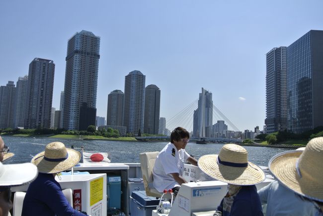 今年の6月まで勤めていた会社ではサラリーから毎月少額を控除して積み立て、会社補助を加えて年1回平日に社員旅行をしていた。<br />自分が入社する前に景気の良かった頃は海外旅行もしたそうだが、ここ数年間は景気の低迷と共に旅行も縮小。<br />ついに昨年は東京日帰り旅行になった。<br />しかし、制限された予算でも工夫次第で何とかなるもの。<br />昨年の幹事は集合を現地最寄の茅場町駅とし、東京証券取引所の無料見学会を挟み、現地での移動は徒歩とタクシーの乗り合い。<br />クルーズとお昼に予算を集中させる事で、低予算でも満足感のある社員旅行になった。<br />低予算団体旅行でもこういう楽しみ方ができるという事例として紹介したい。