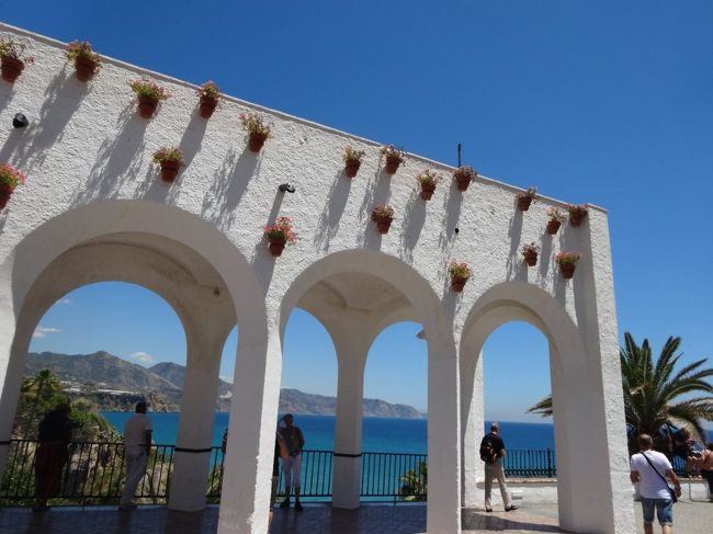 あっという間すぎる(´`:)<br />夢じゃなかったという証拠紀行です。。<br /><br />　Day１　日本～スペイン　バルセロナ　<br />　Day２　イビサ島　<br />    Day３　バルセロナ観光　<br />〇Day４　ネルハ・フリヒリアナ　<br />　Day５　グラナダ　<br />　Day６　アルハンブラ宮殿～マドリッド　<br />　Day７　プラド美術館～セゴビア　<br />　Day８　セゴビア～トレド　<br />　Day９　トレド～マドリッド～空港～日本<br /><br />けっこう弾丸だったけど、楽しかった(*´▽｀*)