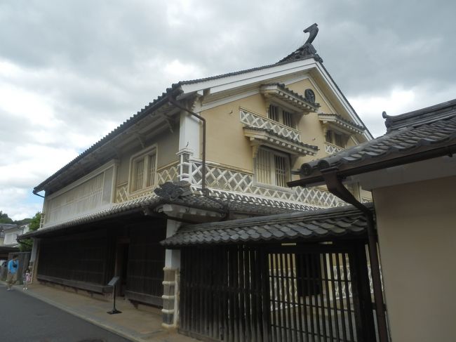 2017年のGW.かつてないほどガッツリの9連休.<br />数年前から計画を練っていた四国の旅を実行.<br />2002年以来の四国である.<br />正規手順ではないものの順打ちで88か所も巡った.<br />6日目昼に内子入り.重伝建地区を巡った後に山間の久万高原へ.<br />内子座,八日市・護国の町並み,旧山中家住宅,岩屋寺など.