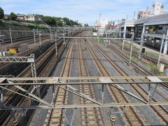 日暮里駅の橋から、連続通過する無数の列車を撮影！