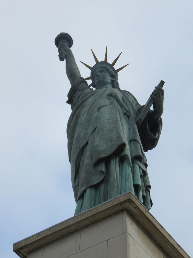 ルーアンとアミアンのノートルダム寺院を見学して、パリに戻って来ました。<br />今回のフランス旅行も、残すところ数日となってしまいました。<br />次回のフランス旅行の為にも、パリの街を散策して、見分を広めたいと思っています。