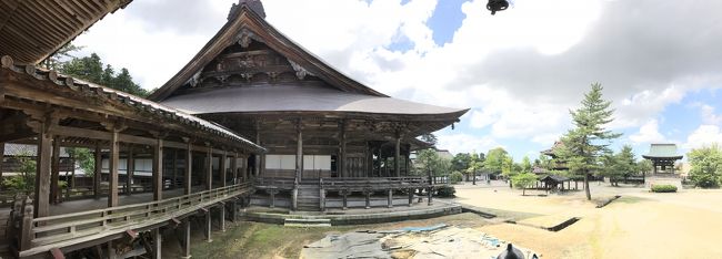高岡からタイムズレンタカー(6時間で免責込み4,255円)を借り5時間程度で、五箇山の2つの集落と、井波の門前町を回りました。シーズンオフということなのでしょうか、どこも人はいなく自分としてはストレスのない周遊でした。連れが大学生の娘一人と、機動力があったのでこの行程がこなせたのかと思います。<br /> 歳を取ったせいでしょうか?物事に心を動かせなくなりました。ただ出掛けていって、名所に(連れて)行くということが旅の目的になりつつあります。見逃さないぞと言った気持ちが先走って情報を集めてしまうので、どこも写真で見てしまってるからに他なりません。気ままな一人旅が自分には向いているのでしょうね。