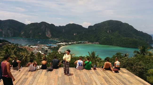 ピピ島４日目。今日も朝から天気がいいのでビューポイントに行ってみる。ルートは二通りある。地元の生活道路と観光遊歩道だ。どうせなので両方通ってみる。