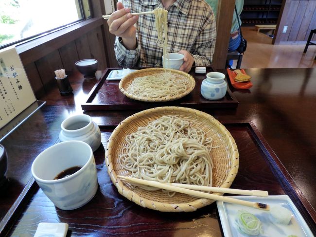 この日の昼食は、笊蕎麦 三つ割り菊 （ざるそば みつわりぎく）で頂きます。<br /><br />世界遺産 韮山反射炉手前を山に入った辺鄙な場所のお店ですが、とても美味しいお蕎麦が頂ける、手打ちそば専門店です。<br />