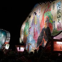 能登半島徹底探索の旅（二日目・夜）～暗闇に浮かびあがる小木袖キリコは色彩豊かで女性的。しかし、御船神社への石段を押し上がる場面が最後のクライマックス。引き手と押し手がもみくちゃになる熱い熱いお祭りです～