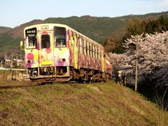 桜を追いかけて春の東北ローカル線