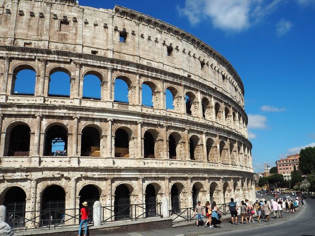 2017年2回目の旅はイタリア。<br />人生3回目のイタリアです。<br />イタリアの様々な街を巡ってきました。<br />トラブル満載だったけど仕事半分遊び半分で楽しんできました！<br /><br /><br />□1st 羽田空港→ロンドン→ボローニャ空港→リミニ<br />□2nd ベネチア観光・ブラーノ島観光<br />□3rd RiminiWelness<br />□4th RiminiWelness<br />□5th RiminiWelness<br />□6th リミニ→ローマ観光<br />□7th ナポリ観光<br />■8th ローマ観光→帰国<br /><br />旅行中更新していたブログはこちら<br />つゆ散歩 Italy 2017<br />http://ameblo.jp/2u-mix/entry-12279420415.html