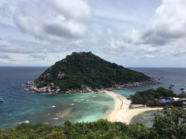 滞在３日目はサムイ島から大型船で約2時間のナンユアン島へ。日本で調べて、サムイ王国から予約しておきました。（２人で5200バーツ）