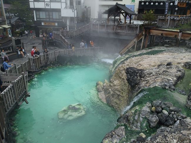 温泉が大好きです。たぶん温泉がなかったら今まで旅に出てないくらいというレベル。なので急に温泉中毒症状が発症するんですよ。今回も温泉に入りたくなり過ぎて、車でいろいろな温泉に日帰りで行ってきました。和モダンの宿で美味しい料理とか、あまり考えたことありません。とにかく湯船（笑）なので食べ物は麺類のみでした！