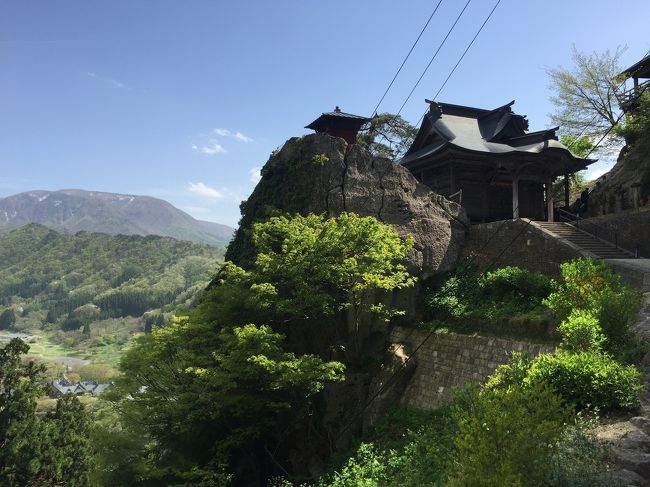 ゴールデンウイークに1泊2日で県内をレンタカーで周遊する旅です。山形新幹線で終点の新庄駅で下車。レンタカーを借りて最上エリアから南下して行く旅です。最後は山形駅の営業所に乗り捨て返却。山形駅から新幹線で都内へ。<br /><br />5月初旬はどこの果樹園もさくらんぼ狩りは始まってなかったのが残念でした。<br /><br />しかし、山形は見所たくさんです。かなり充実した旅となりました。