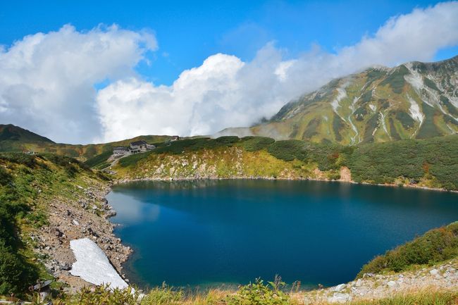 今回は修学旅行以降初となる添乗員同行ツアーに参加しました。               <br />   立山黒部アルペンルートには以前から行ってみたかったのですが乗り換えの手続きが何となく面倒くさそうでこれまで行ってませんでした。今回は添乗員付きツアーでその点はお任せできるのと、このツアーではアルペンルートのほかに黒部渓谷トロッコ電車に乗れるのと上高地散策が付いていたので参加を決めました。