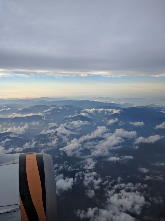 前回は5月に訪台したから4ヶ月ぶりの台湾旅行。<br />当初、6月くらいに考えた計画では、初の台中って思ってたけど、暑すぎな9月なので断念して、今回も台北の街中をぷらぷらすることに(*^^*)<br /><br />9月21日<br />関西空港→桃園空港<br />台北日記旅店(ダイアリーオブタイペイ)宿泊<br /><br />9月22日<br />丞祖胡椒餅<br />台北駅前でsimをゲットする<br />JCBカードラウンジ<br />ニッコウホテルでパイナップルケーキとヌガーを買う<br />金興發生活館<br />點水樓<br />四四南村<br />饒河街観光夜市<br />阿宗麺線<br />カルフール<br /><br />9月23日<br />小茶栽堂<br />天津葱抓餅<br />思慕昔<br />蘇杭点心店<br />福州元祖胡椒餅<br />龍山寺<br />欣葉<br />勝立生活百貨<br />士林夜市<br /><br />9月24日<br />鼎元豆漿<br />桃園空港→関西空港