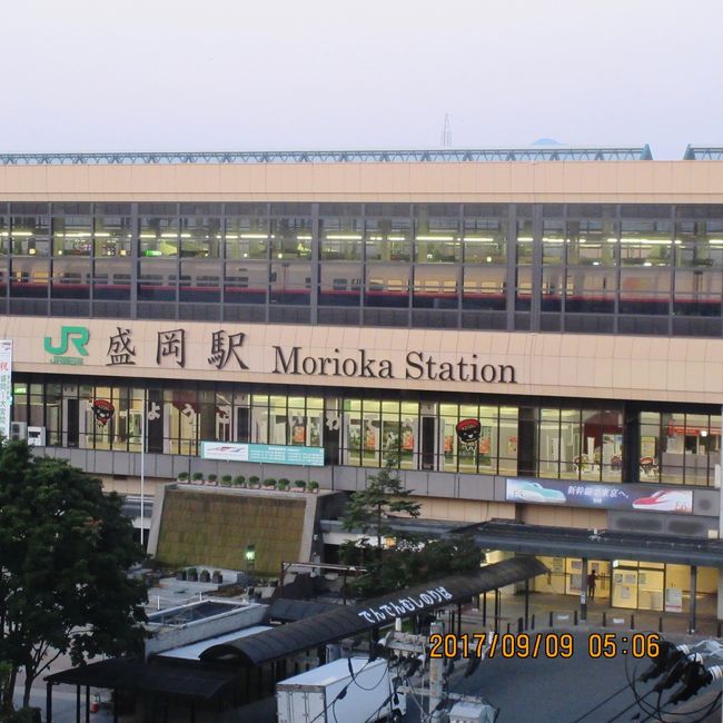 青森で「三内丸山遺跡」を観光して「酸ヶ湯温泉」を通過して盛岡市まで車を走らせた。<br />「酸ヶ湯温泉」は、日本の秘境の湯・ランプの宿・千人風呂で有名だったが、今は観光バスの団体も宿泊する観光地になってしまった。「八甲田山」の登山(3回)・冬の雪見の温泉(雪は多い時で10m位)・と通算で4回泊りました。旅行記も何回か寄稿しています。今回は青森で遊び過ぎてしまったので盛岡のホテルに直行。盛岡のホテルに途中から予約タイムオーバーを電話しました。(ヤレヤレ)。<br />