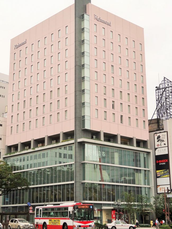 リッチモンドホテルズはロイヤルホールディングスの子会社である、アールエヌティーホテルズ株式会社が展開するビジネスホテルチェーンである。<br />リッチモンドホテルは、アールエヌティーホテルズ株式会社が運営しているホテルの名称である。1995年第一号ホテルを大阪府東大阪市に開業、2017年現在で全国に37ホテルを展開している。<br />?2007年10月 既存のロイネットホテルをリッチモンドホテルにブランド統一<br />?2017年 JCSI顧客満足度調査3年連続で第一位を獲得<br />(フリー百科事典『ウィキペディア(Wikipedia)』より引用)<br /><br />リッチモンドホテル プレミア仙台駅前 については・・<br />JR「仙台駅」より徒歩3分。ビジネス・観光の拠点に最高の場所に位置。<br />https://richmondhotel.jp/sendai-ekimae/