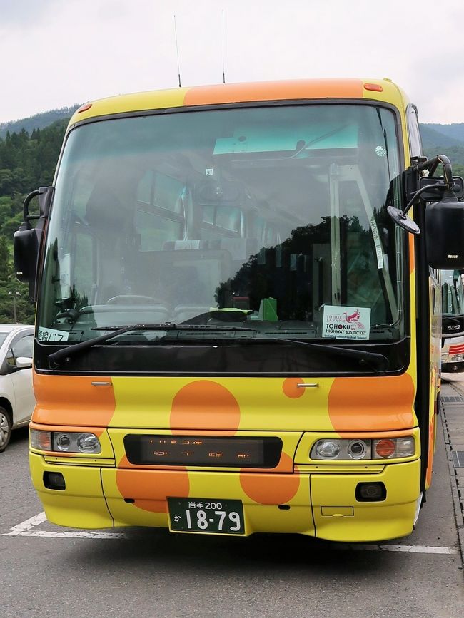 106急行バスとは、岩手県盛岡市と、同県宮古市および山田町を結ぶ、岩手県北自動車（岩手県北バス）が運行するバス路線の愛称である。主に国道106号を走行することから名づけられたものである。<br /><br />国道106号の全面改修後、「列車より速く、マイカーより快適」というコンセプトの急行バスを1978年（昭和53年）11月1日より運行している<br />以後東北地方ではトップクラスの優良バス事業者となった。現在では盛岡と宮古を結ぶ重要な公共交通としての役割を担っている。<br />（フリー百科事典『ウィキペディア（Wikipedia）』より引用）<br /><br />■JR東日本 山田線 上米内～川内（岩手県） 51.6km　不通<br />2015年12月11日に松草～平津戸間で土砂が流入し、列車が脱線。この区間を含む上米内～川内間で運転を見合わせている。代行輸送は行われていないが、岩手県北バスの都市間バス『106急行』への振替輸送が行われている。<br /><br />盛岡⇔宮古／山田・船越（106急行バス）<br />盛岡駅前～宮古駅前／大人：2,030円／小児：1,020円<br />（http://www.iwate-kenpokubus.co.jp/archives/1074/　より引用）