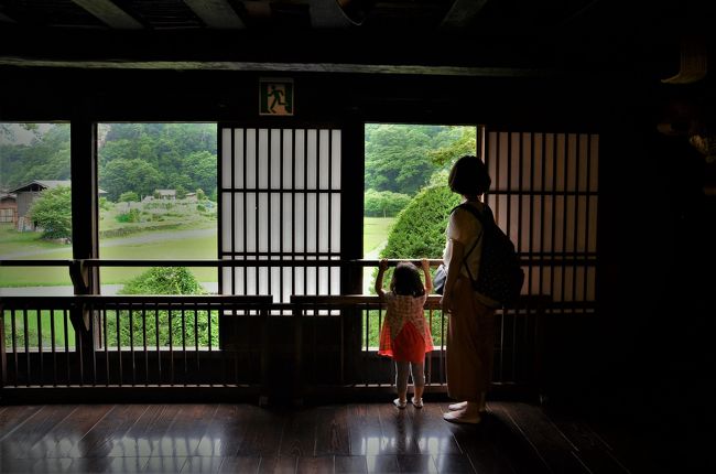 オッサンネコです。<br /><br />8月上旬、少し早いですがお盆の休みを取って田舎へ帰省してきました。<br />帰省ついでにもはや恒例になっている家族での癒やしの温泉旅、<br />モリネコ家は一家全員、温泉が大好きなことも相まって、<br />今年はどこに行こうか予め考えるのが楽しみの一つになっています。<br /><br />そして行きの道中、ふらっとどこかへ立ち寄るのもまた一興。<br />仕事で染まった脳をリセットするには…　こりゃやっぱ田舎の風景でしょ。<br />ってことで岐阜県は最奥地にある白川郷へ9年ぶりに行ってみました。<br /><br />その時の記録です。<br />