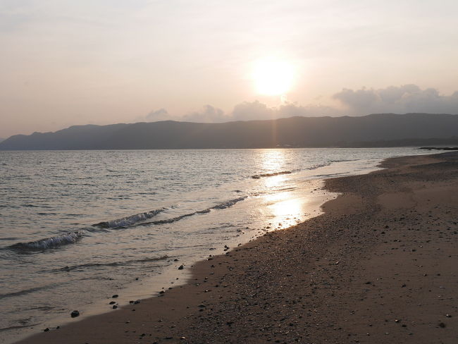 バニラエアが奄美大島に就航してから気になっていた島。<br /><br />満を辞して9月の終わりに行くことに！<br /><br />島では車移動がメインですが、運転ができない私。<br />車なしのひとり旅でも、存分に楽しんでくることができましたー♪<br /><br />今回の行程<br />1日目:夕方到着。オシャレゲストハウスうふたに宿泊<br />2日目:午前中はハートロックにチーズ工房を満喫。お昼に鶏飯を食べて焼酎の酒造見学。あとはビーチでまったり<br />3日目:ビーチでビール三昧。3つものビーチを巡りました<br />4日目:マングローブでカヌー体験。絶景のテラスカフェでのランチの後はハブのショーを堪能。夕方の便で帰る