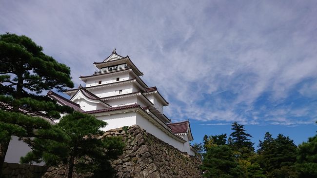 二日目はまずは鶴ヶ城を訪ねてみました。  飯森山では白虎隊の自刃の地やさざえ堂をみましたり<br /> 松平家墓山はちょっとした山登りで、簡単に考えたことを後悔しましたが、熊に会うこともなく無事に行ってくることができました。<br />ここの住所は墓山なので分かりやすいです。<br />宿泊はペンションBeehive<br />ここがとても素敵でした。<br />お部屋も綺麗だし、温泉も良かった。<br />でも、お料理が最高でした。<br />もう、ずーっと滞在して、お料理を食べていたいと、思ってしまいました。<br />絶対にリピートしたい！