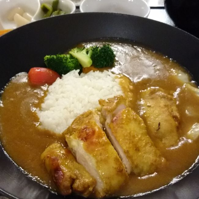 カジノ旅行です。 写メはカジノ内で食べたカレーです。 <br /><br /><br />今回は26時間連続でプレイしました。笑<br /><br /><br />というのは、結果に納得できずに飛行機をキャンセルしたのです。<br /><br />一泊二日で朝には帰る予定が…<br /><br />しばしば飛行機を変更することがあります <br /><br /><br />今回は一度もいいときがなく 、負けを取り戻したときがあったくらいで全然だめでした<br /><br /><br /><br />前回→チャラくらい<br />前々回→勝ち                   