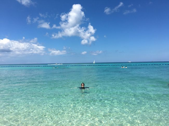 娘は旅に行ってもすぐに内容を忘れてしまうらしい（笑）<br />なので、私が書くこの旅行記を見て記憶がよみがえるので<br />是非書いておいて欲しいと言う<br /><br />私の記憶もだんだんと消え去るので、<br />娘と行った私たちにしては贅沢な旅を、思い出して書いておきたい<br /><br />ニューヨークに行こうと取っておいた有休<br />諸事情でキャンセルしたが、国内ならOKかもということで<br />どこにしようかと探した<br />北か南か・・・<br /><br />いろいろ考えた末にホテルでのんびりという案に娘も賛成して<br />今回の旅行となった<br /> <br />飛行機代は娘が出してくれる<br />ありがとう、娘よ<br /><br />その代わりホテル代、滞在費は母持ちか<br />どっちが得か&#8265;︎<br /><br /><br /><br />