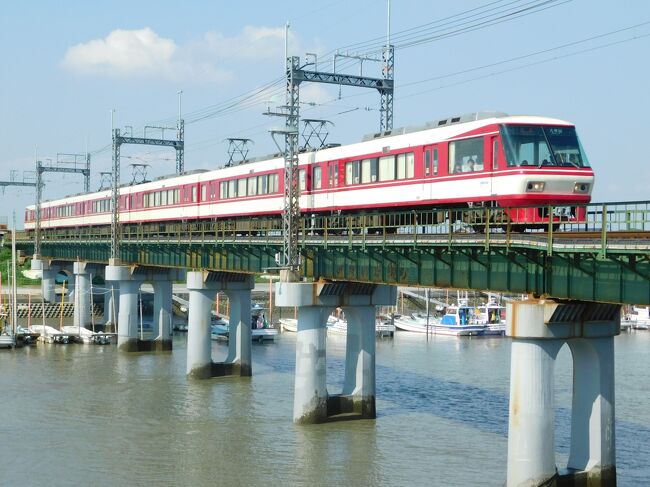 京急、京阪、阪急そして西鉄。並行するJR(国鉄)に一矢報いるべく料金のいらない2扉クロスシートの特急電車を投入し続けてきた会社です。西鉄8000形は、当時鹿児島本線のエースだった783系「ハイパーサルーン」をバリバリ意識したデザインで、西鉄特急のブランドを築き上げました。10月15日を以て完全引退で、最後の花道を見に行ってきました。日中の特急運用が中心なので、朝はもちろん三井化学の工場引き込み線。そして今日は日曜日なので「ななつ星」運転日。暑い中時間調整をしながら駆け巡った1日でした。<br /><br />きっぷ:普通乗車券<br />旅程概要:有佐~大牟田~柳川~西鉄中島~西鉄渡瀬~吉野~川尻