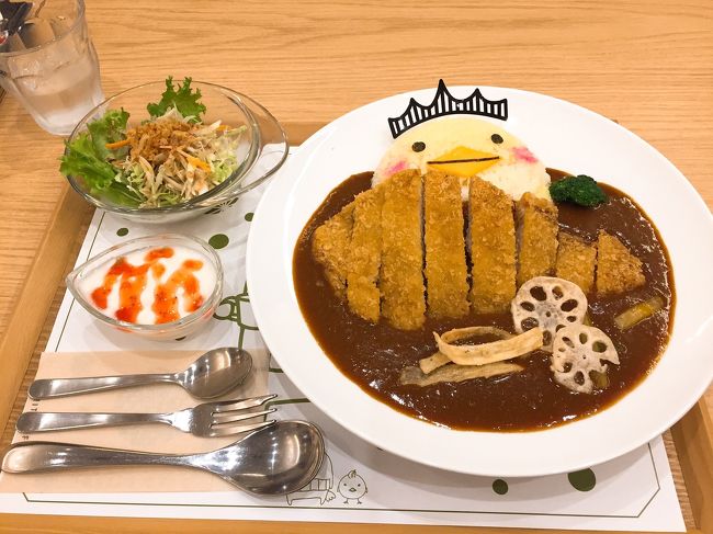 去年(2016年)の10月に、JR四国のバースデーきっぷを利用しての旅行がかなり楽しかったことに味を占めて、今年も計画してしまいましたー! <br /><br />今年の旅行には、母親を誘ってみました。 母が最後に四国を訪れたのは、OL時代でまだ結婚もしてなかった頃らしいです。 あまりに昔過ぎるので、その頃と今回の旅を比べることは難しいでしょうが、計画段階からかなり楽しみにしてくれていて、私も計画のし甲斐がありました。<br /><br />私は…というと2年前に滋賀県に引っ越してきたので、東京に住んでた頃よりも四国が距離的に近くなったおかげか、ここ最近、異様に中四国付いてる気がします。 9月も日帰りで四国行ったばかりだしね! 今までに私が今治を訪れた時の旅行記はこちら↓<br /><br />初めてバリィさんに会えて感動☆ (2014年7月)<br />https://4travel.jp/travelogue/10911363<br />日本食研の宮殿工場を見学 (2014年7月)<br />https://4travel.jp/travelogue/10911366<br />友達と、しまなみ海道をドライブ (2016年10月)<br />https://4travel.jp/travelogue/11178932<br />ホテルステイを楽しみ、今治市内を観光 (2016年10月)<br />https://4travel.jp/travelogue/11178933<br /><br />さて、今回はどんな旅が待ち受けているのかしら?<br />