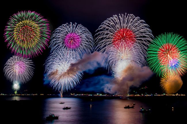 日本一の豪華客船飛鳥Ⅱで熊野大花火を船上から見てきました。<br /><br />熊野大花火写真集が下記アドレスでご覧になれます。<br />http://zenpakusan.com/nihon3/66/index.html<br /><br />70カ国の世界遺産や世界一周クルーズ旅行記など掲載したHPが下記アドレスでご覧になれます。<br />http://www.zenpakusan.com/<br /><br />